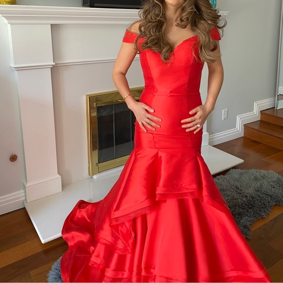 Jovani Prom Gown. red prom dress. Wedding gown, long dress, party dress size8 - Picture 3 of 7